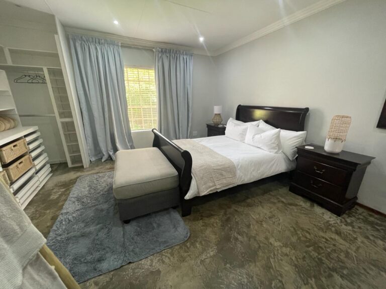 Room1 768x576